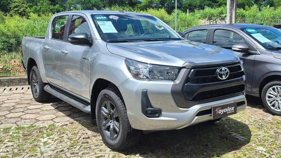TOYOTA HILUX 2.8 D-4D TURBO DIESEL CD SR 4X4 AUTOMÁTICO